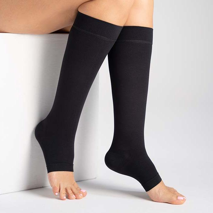 компрессионные гольфы надеваются до начала полета